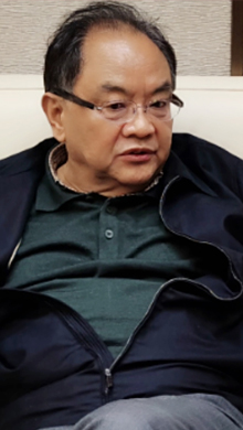 中央文史研究館館員、中國文聯原副主席、中國文藝評論家協會原主席、著名文藝評論家仲呈祥