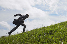 通過創(chuàng)造性方式應(yīng)對(duì)社會(huì)挑戰(zhàn)