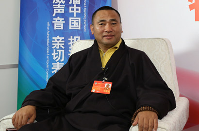 全國政協委員東寶仲巴·呼圖克圖做客新華網、中國政府網兩會訪談