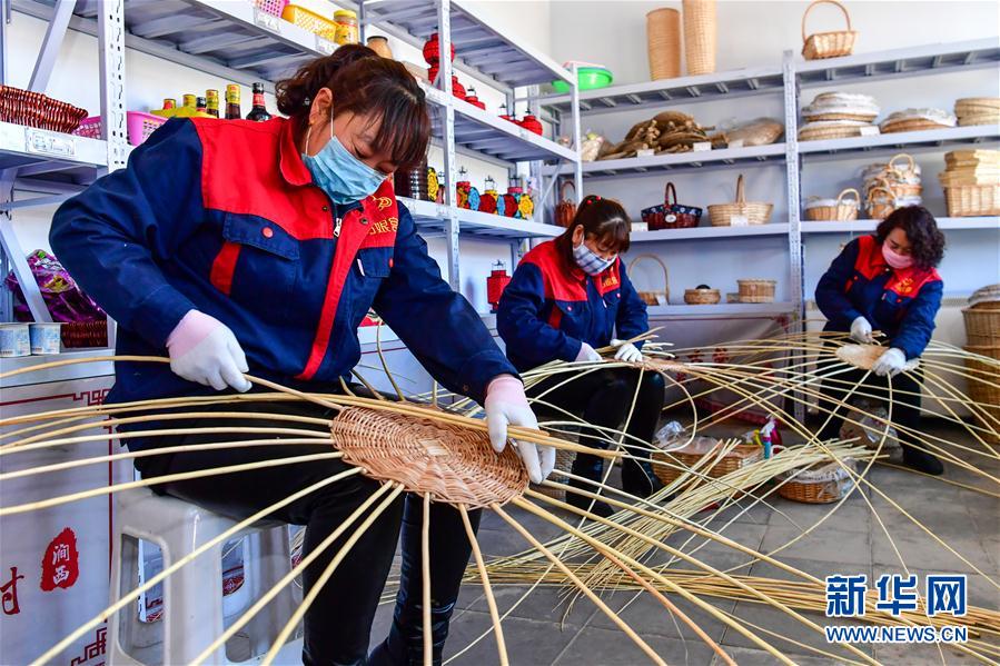 （新華全媒頭條·圖文互動(dòng)）（2）黃土地上向陽(yáng)花開——來(lái)自山西深度貧困地區(qū)的脫貧故事