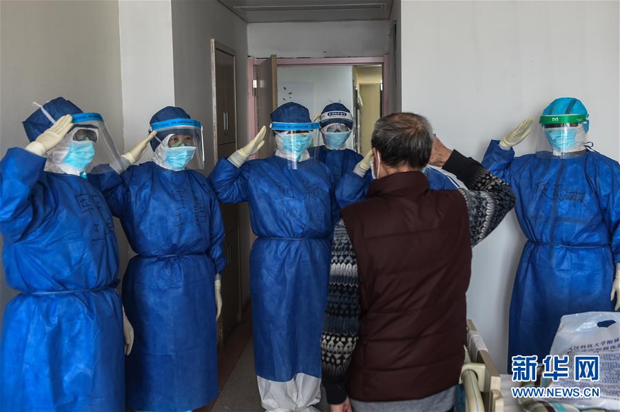 (抗疫一線醫務人員英雄群體·圖文互動)(8)人民軍醫的赤誠守望——軍隊支援湖北醫療隊抗擊新冠肺炎疫情記事