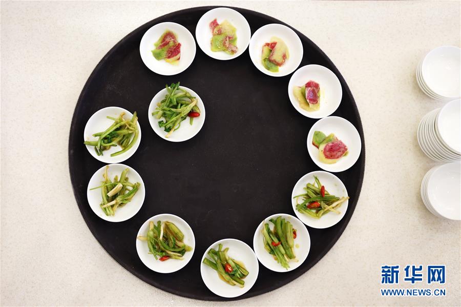 (時政)(7)黨的十九屆五中全會厲行節(jié)約反對餐飲浪費見聞