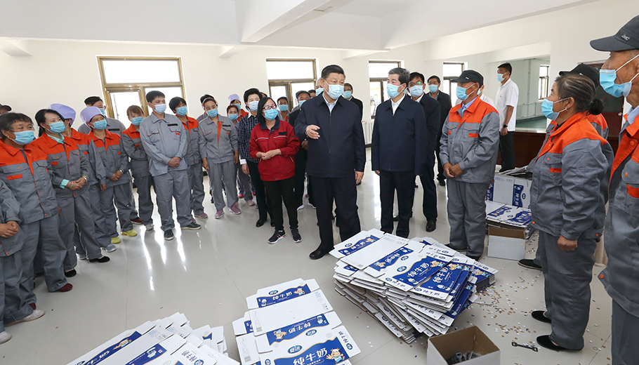 新華社獨家視頻|總書記考察的弘德村有這樣一個扶貧車間