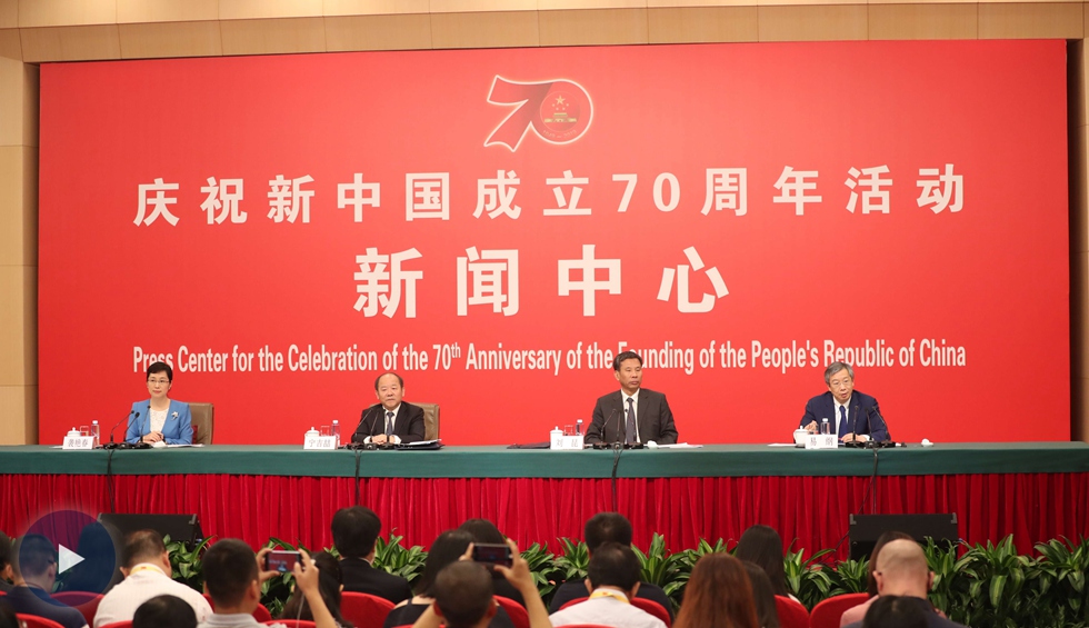 以新發展理念為引領，推進中國經濟平穩健康可持續發展