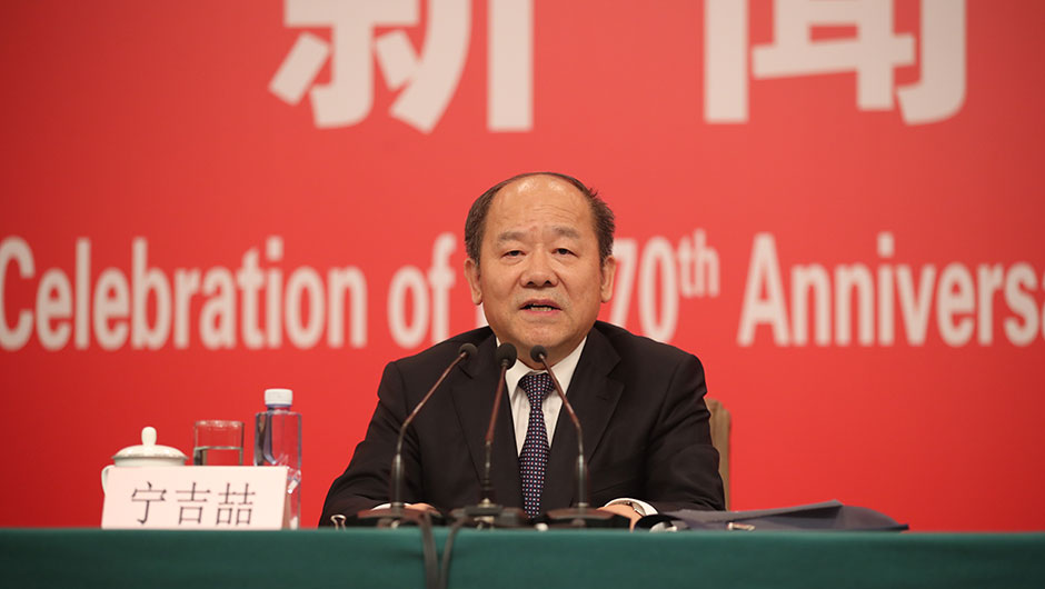 國家發展和改革委員會副主任、國家統計局局長寧吉喆介紹相關情況