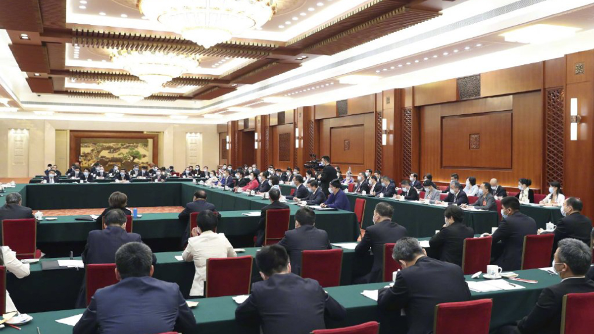 出席十三屆全國(guó)人大三次會(huì)議的代表團(tuán)分組審議政府工作報(bào)告，來(lái)看審議現(xiàn)場(chǎng)